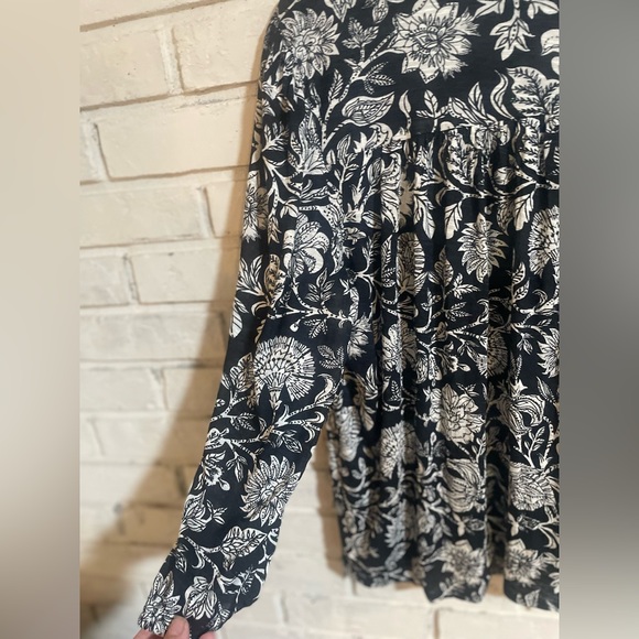LUCKY BRAND Large Boho top. Excellent like new condition.black and cream floral - Picture 5 of 10